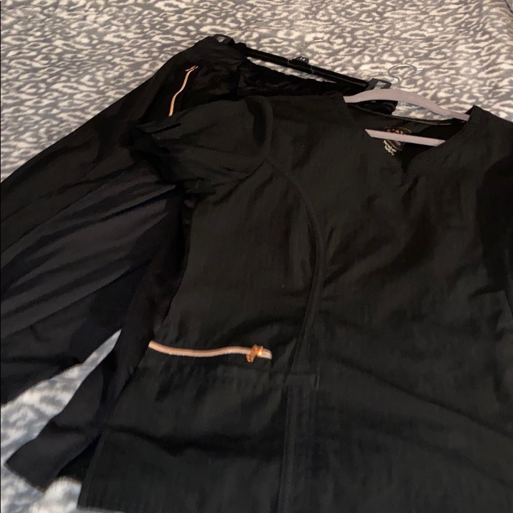 Cherokee Statement black scrub set large